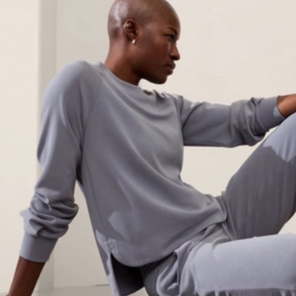 Athleta Tops - VGUC Athleta Seasoft Scoop Neck Bluish gray Sweatshirt Women’s Small